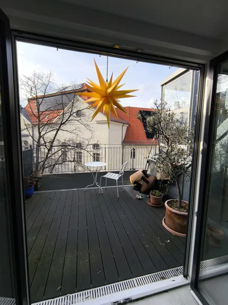WG Zimmer mit eigenem Bad und Balkon, Küche mit moderner Ausstattung in Kreuzberg — photo 1